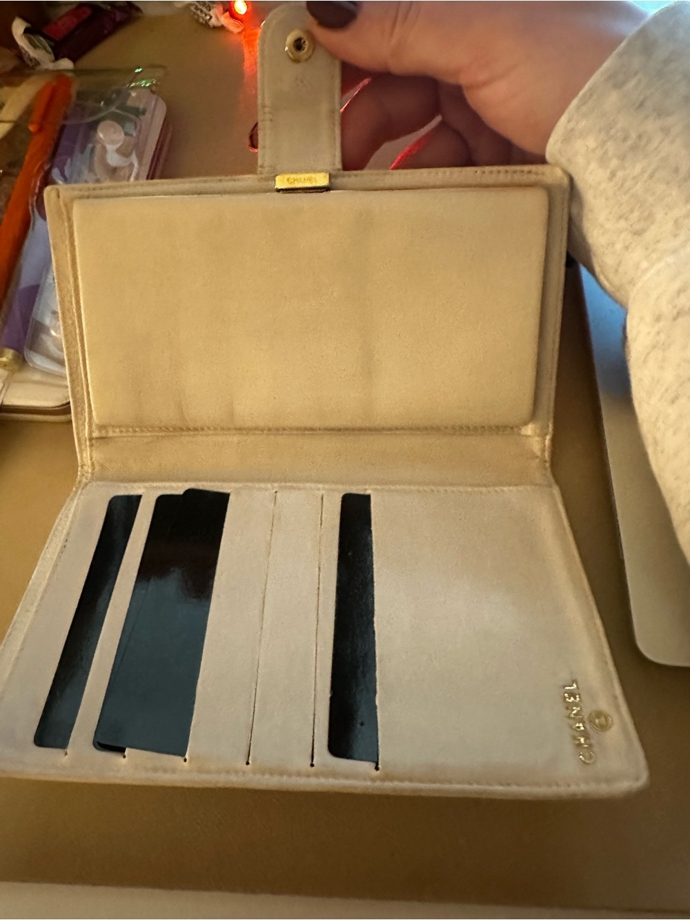 CHANEL Cream Leather Card Holder with Gold Stamp - Picture 3 of 6